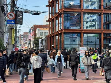 성동구, 연무장길‘성동형 보행 안전거리’주말 운영... 보행자 중심 거리로!