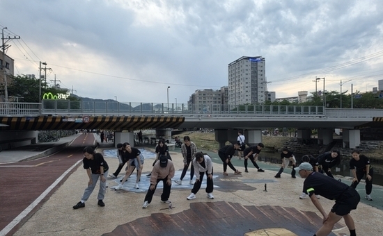 우이천 달리기 열풍 탄 강북구… 청년 러닝크루 인기 힘입어 2기 모집