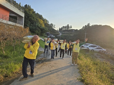 한국신지식인협회 중앙회,  울릉도 유일 송담실버타운 6년째 사랑의 햅쌀 전달