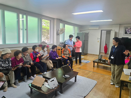 스마트폰·AI, 경로당에서 배운다… 찾아가는 디지털 교육 추진