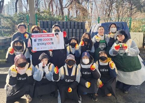 장근석 팬클럽 ‘크리제이’ 영등포쪽방촌에 연탄 2,000장 · 쌀 1톤 기부  및 봉사활동 펼쳐