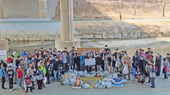 강남구자원봉사센터, ‘세계 물의 날’을 맞아 양재천·탄천 줍깅 활동 진행