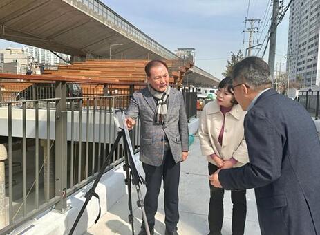 이병윤 서울시의회 교통위원장,  동대문구 정릉천 문화복합공간 공사현장 점검!