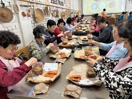 시립강북노인종합복지관, 2025년 노인맞춤돌봄서비스 돌봄 어르신들의 마음에 행복을, ‘오행오감’ 가을 나들이 진행