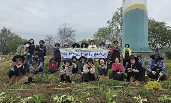 마스터가드너와 함께한 봄꽃 식재…남양주시, 정약용텃밭 새 단장