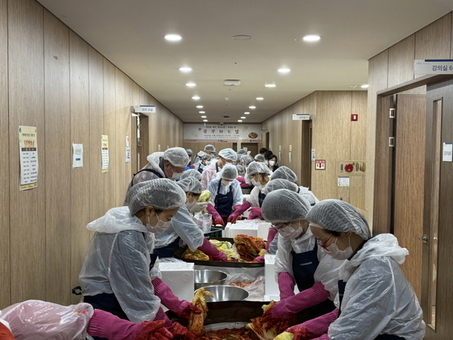 용산구, 중장년 1인가구와 함께하는 ‘행복한 밥상 김장김치 담그기’행사 개최