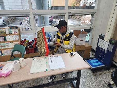 휘어진 우산살 ‘쫙’ 펴드립니다