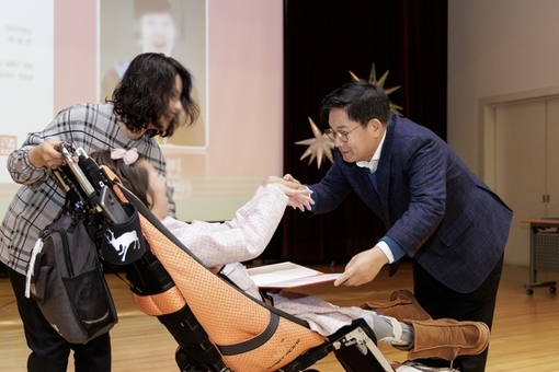 박강수 마포구청장, 한국우진학교 졸업생 56명에게 축하와 격려 전해