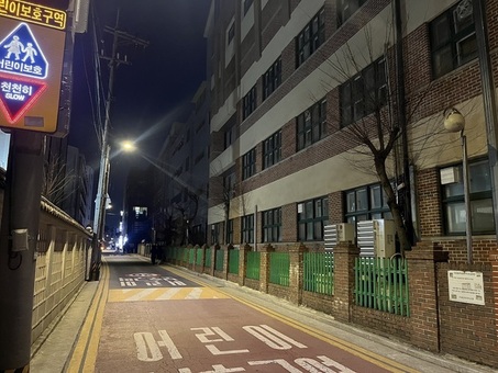 종로구 ‘안전한 등하굣길’ 만든다… 불법광고물, 도로조명 정비