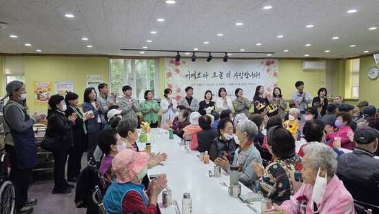 이영실 서울시의원, 어버이날 맞아 어르신 생신잔치 참여... 존경과 감사의 마음 전해