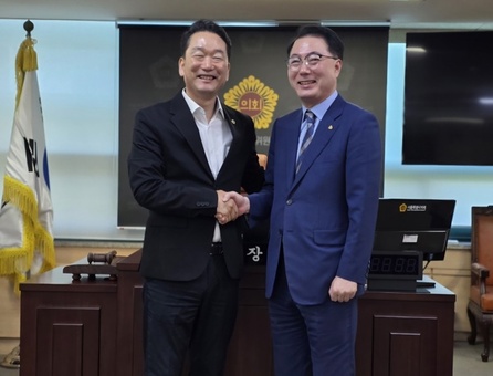 김태수 서울시의회 주택공간위원장,  대한주택관리사협회 서울시회장과 교류협력 환담