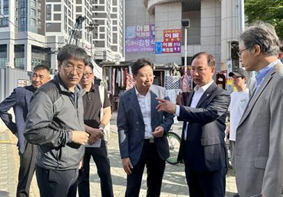 이병윤 교통위원장, 경동시장 사거리 우회전 신설 구간 현장점검!