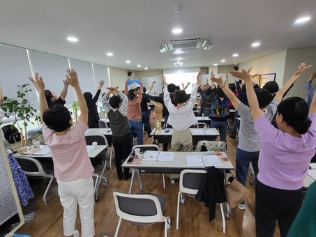 “서울시 동남 어르신돌봄종사자 지원센터, 요양보호사 보수교육 성공적 운영”