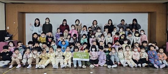 굿네이버스 경기남부사업본부-오산 별새꽃유치원, 바자회 후원금 전달식 진행