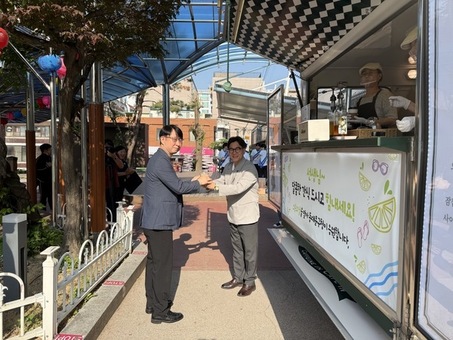 동대문구, 학교 곳곳 ‘스승의 날’ 이색 행사로 활력…교권 존중 앞장 선다