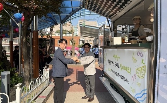 동대문구, 학교 곳곳 ‘스승의 날’ 이색 행사로 활력…교권 존중 앞장 선다