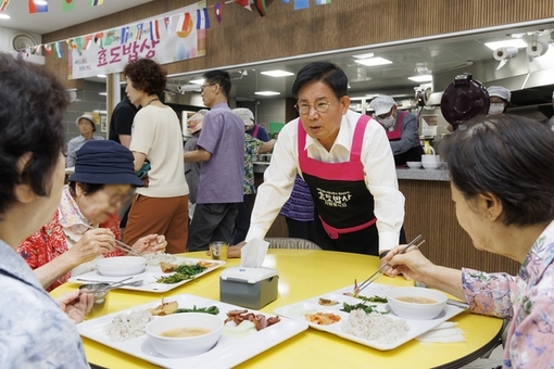 마포구 효도밥상, 한국 대표하는 노인복지 모델로 부상