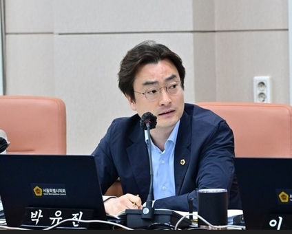 “눈물의 일터에 꽃을 심다”…노동자가 주는 상, 다섯 번 받은 박유진 시의원