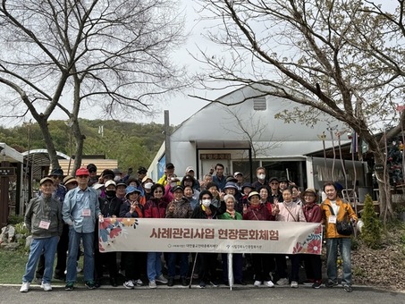 시립강북노인종합복지관, 딸기 수확부터 전통주 체험까지…  재가복지서비스 이천 현장체험 나들이 성료
