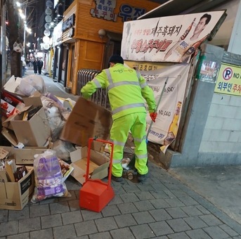 상가지역 24시간 깨끗…동작구, 저녁시간 청소전담반 운영