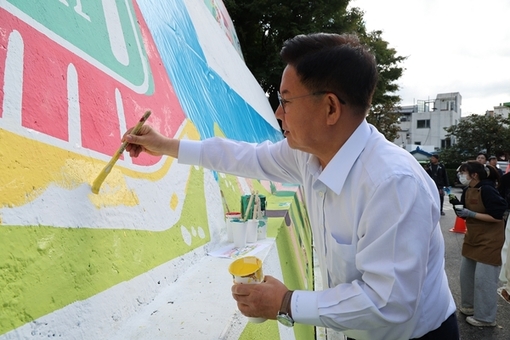 홍익디자인고 학생들과 함께 연남동 골목에 색을 입히다
