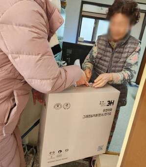 은평구, 한파 취약계층 어르신 방한용품 지원