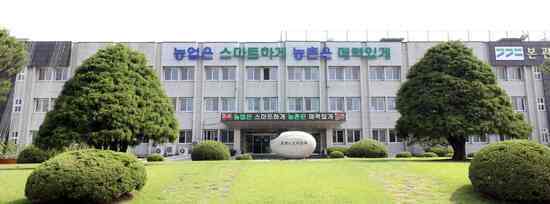 경기도농업기술원, 버섯 수확 후 남은 배지 축사용 깔개로 재활용 추진