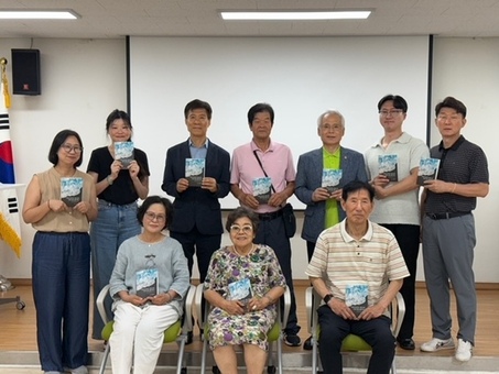경남기록원, 시니어 대상 기록역량 강화 프로그램 자서전 제작 성과 공유회 개최
