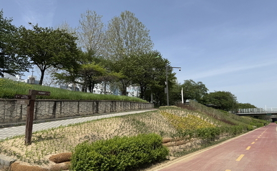 꽃·나비·사람이 함께 머무는 안양천... 금천구, 폴리네이터형 생태정원 조성