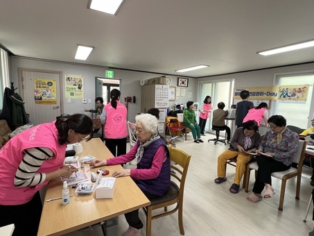 “디지털 장비로 건강관리”…금천구, 올해 5개 스마트경로당 신규 조성