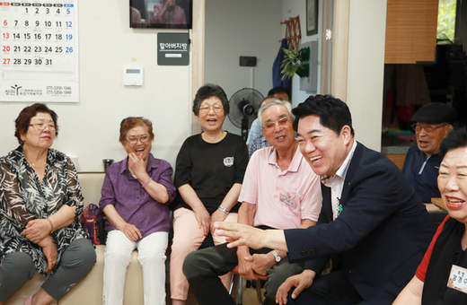 관악구, 경로당 115개소 돌며 에어컨 점검하고 어르신 안부 살핀다