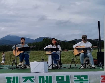 ‘노래로 나누는 삶’ 두레소리제주, 희귀난치병 환우 위해 따뜻한 무대 연다