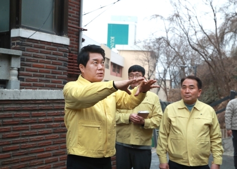 설 연휴에도 관악구 ‘안전 이상무’  옹벽 등 취약 시설물 특별 점검 완료