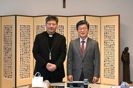 김길성 중구청장, 정순택 대주교와 환담