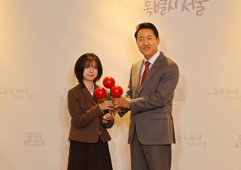 오세훈 서울시장, 희망2026나눔캠페인 서울 1호로 기부하며 캠페인 출범 알려…