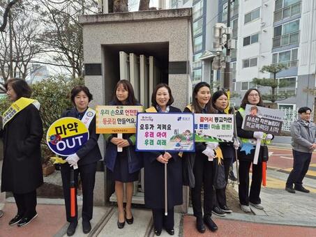서울시의회 이새날 의원, 언북초등학교 교통안전 캠페인 동참