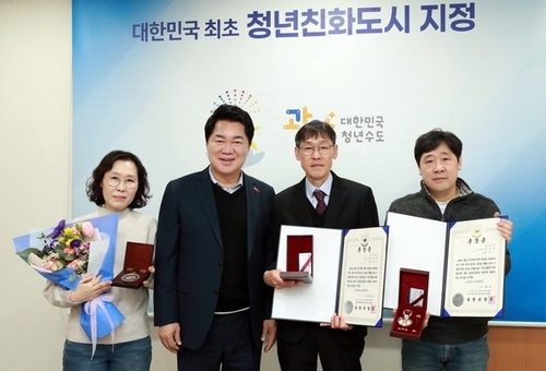 “70여년 만에 주인 품으로...” 관악구, 유가족에 6.25 무공훈장 전수