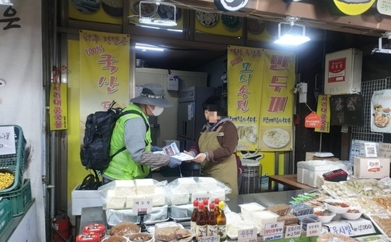 “섞으면 악취, 나누면 청결” 관악구, 전통시장 음식물 분리배출 총력