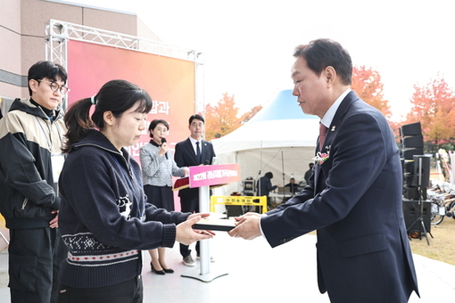 경남도, ‘경남 자활가족 한마당’서 자활 관계자 격려