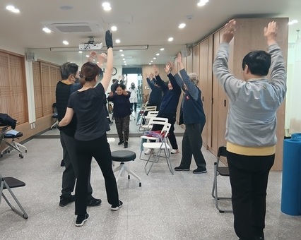 “넘어지기 전 예방” 종로구, 낙상 위험 어르신  운동 프로그램
