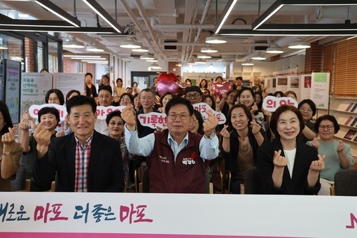 익숙한 일상에 색을 입히다: 오늘을 산책하는 여자들
