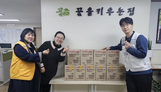 캠코, 취약계층 위해 적십자에 생활용품세트 기부