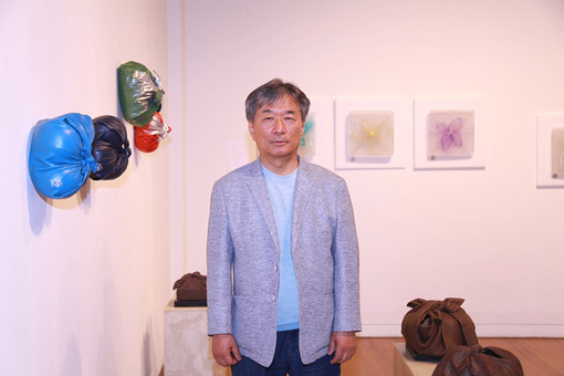 조형작가 김형태, 인생 이야기 담은 '보따리-기억의 문' 개인전