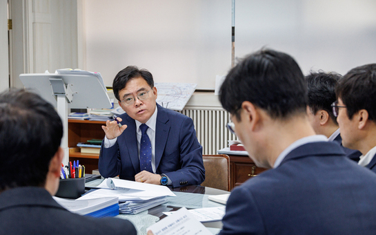 진교훈 강서구청장, 염창동 마을버스 사고 피해 주민 지원 논의