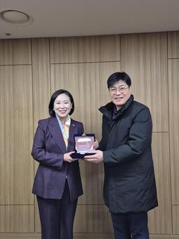 서울시의회 이새날 의원, 도로교통공단 창립 72주년 기념‘감사패’수상