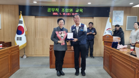 이민옥 시의원, 공무직 권익향상 기여 공로 인정받아 공공운수노조 감사패 수상