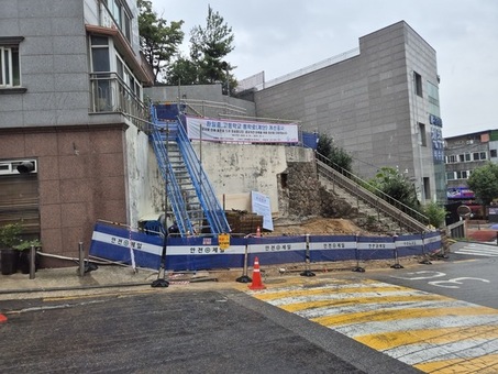 마포구, 환일중고교 가는 위험 계단 전격 개선 착수