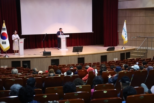 마포구, ‘마실영화관’으로 어르신들과 함께한 봄나들이