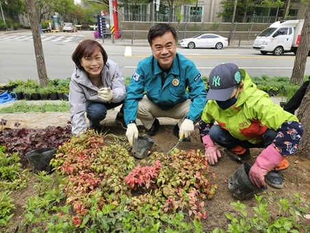 중랑천, ‘매력정원 산책로’로 새단장… 김학두 동대문구의원, 특별교부금 5억 원 확보 노력 결실
