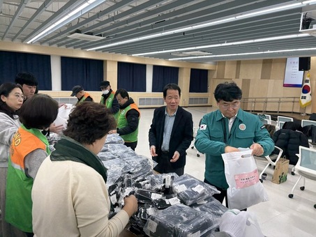 '방한용품 한가득' 중구, 취약계층 한파 막을 '예방 키트' 전달